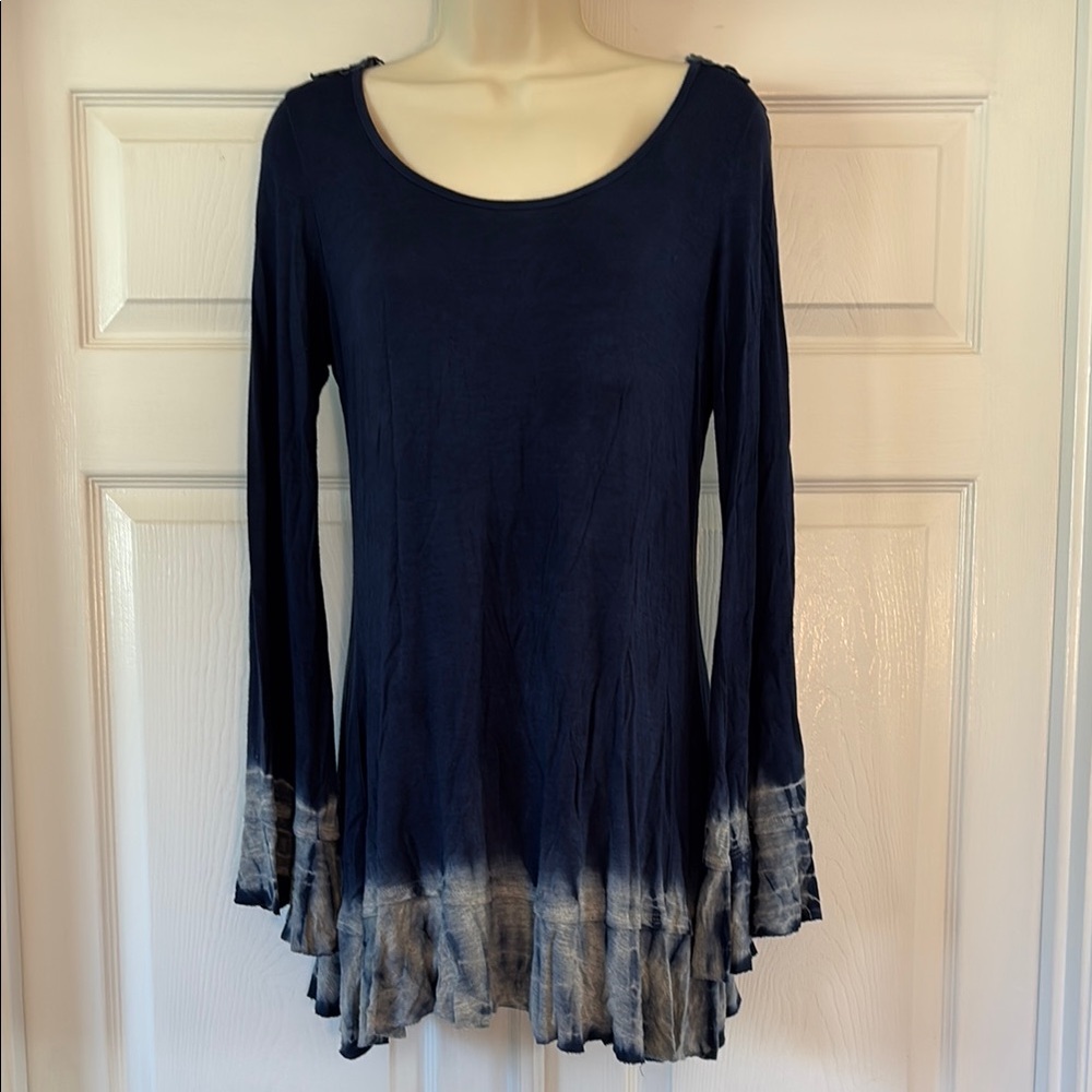 BlueTunic crochet overlay v-back tie dye accents sz L